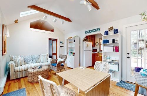 Eastham House | Cozy Escape on the Cape