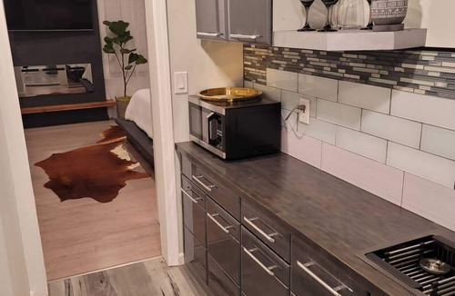 Alden Manor House | Cozy Exotic Studio Retreat