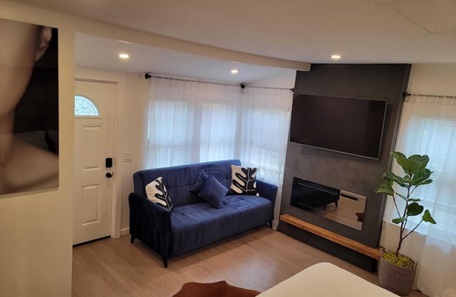 Alden Manor House | Cozy Exotic Studio Retreat