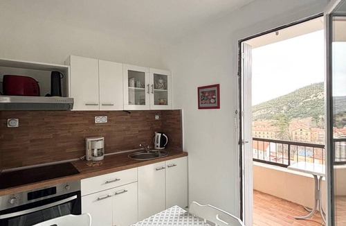 Amelie-les-Bains-Palalda Apartment | Cozy F2 Apartment with Parking, Balconies, and WIFI Near Thermal Baths