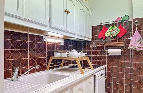 Carnon-Plage Apartment | Cozy F2 with Parking, A/C, WiFi - Steps from the Beach