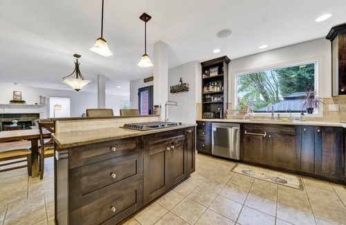 Bull Mountain House | Cozy Fall Retreat w/Swim Spa