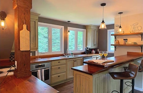 Amherst Ski Chalet | Cozy Fall Waterfront Chalet w/Spa and Beach Volleyball. Near Mont-Tremblant
