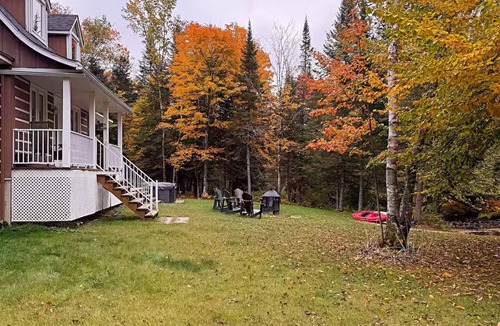 Amherst Ski Chalet | Cozy Fall Waterfront Chalet w/Spa and Beach Volleyball. Near Mont-Tremblant