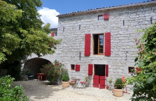 Saint-Alban-sous-Sampzon Apartment | Cozy family apartment with pool near Pont d’Arc – up to 5 guests
