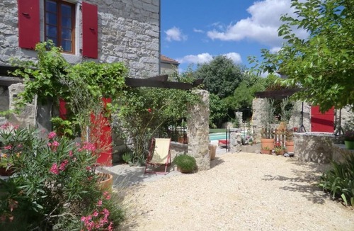 Saint-Alban-sous-Sampzon Apartment | Cozy family apartment with pool near Pont d’Arc – up to 5 guests