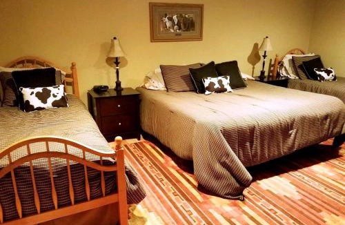 Montezuma House | Cozy Family Accommodation for Five Guests in Montezuma, Iowa