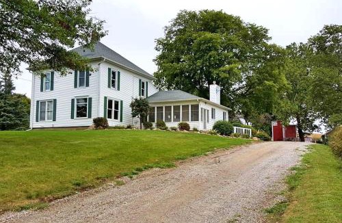 Montezuma House | Cozy Family Accommodation for Five Guests in Montezuma, Iowa