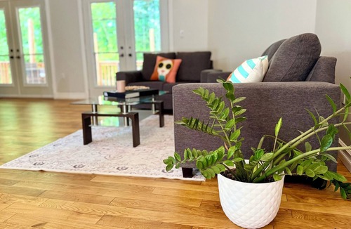 Halton Hills House | Cozy Family Acton Retreat Backyard fun