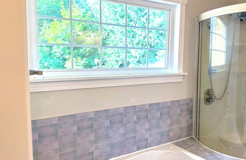 Halton Hills House | Cozy Family Acton Retreat Backyard fun