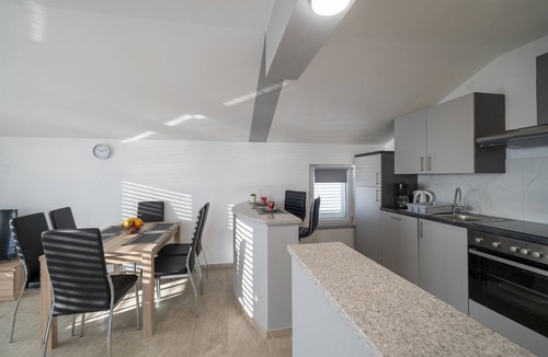 Gornji Karin Apartment | Cozy family apartment with great sea view!