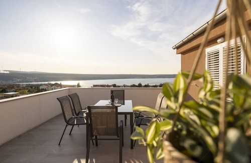 Gornji Karin Apartment | Cozy family apartment with great sea view!