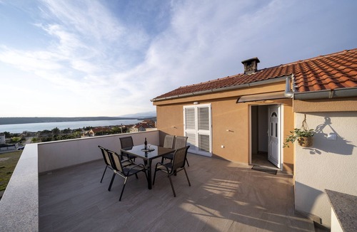 Gornji Karin Apartment | Cozy family apartment with great sea view!