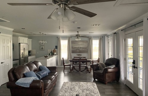 Ardmore House | Cozy family bungalow perfect for a couple or family of four