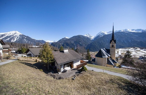 Albula-Alvra Ski Chalet | Cozy family chalet with fireplace