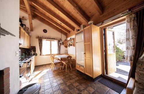 Alvaneu House | Cozy family chalet with fireplace