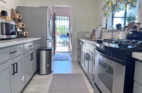 Monterey Park House | Cozy Family Friendly Retreat