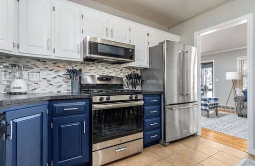 Overland Park House | ~Cozy & Family Friendly Home~ Game Room | Self Check-in | FAST WiFi|