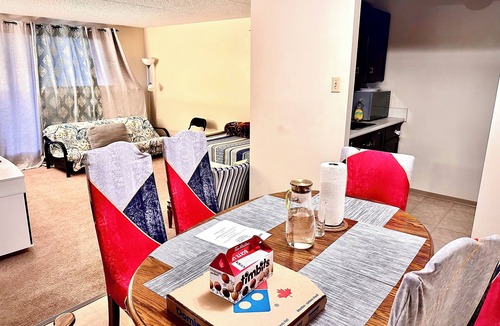 Winnipeg Apartment | Cozy Family-Friendly 1BR Apartment/Downtown Free Parking,Wi-Fi, Balcony,Laundry
