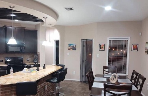 Converse House | Cozy/Family Friendly 3 BR House