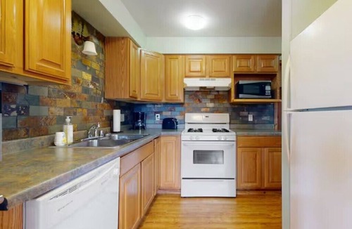 Warrens Cabin | Cozy Family Friendly Blue Cabin Unit B