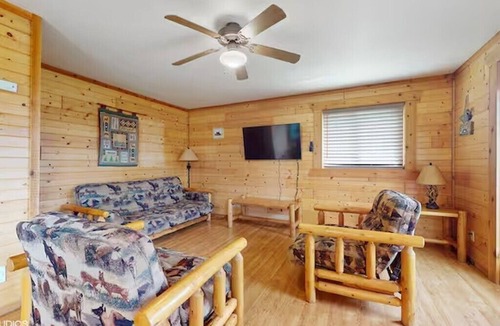 Warrens Cabin | Cozy Family Friendly Blue Cabin Unit B