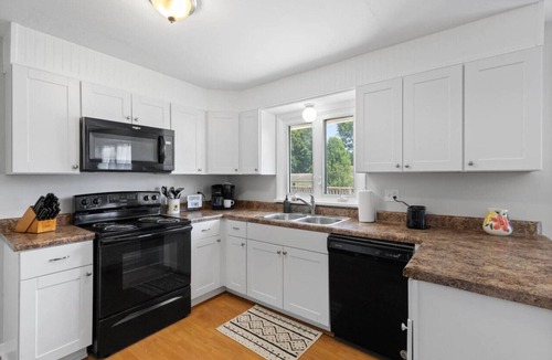 Palmyra House | Cozy Family Home 1 level w/3BRDM
