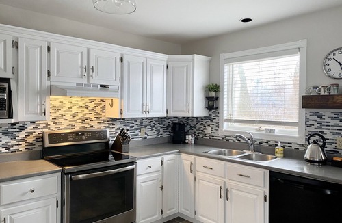 North River House | Cozy family home. Min to downtown, beaches, golf, and trails!