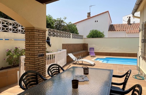 L'Escala Villa | Cozy family house with private pool