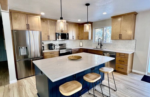 Ponderosa Trails House | Cozy Family retreat with large fenced backyard, Pet-Friendly, and Central Air!