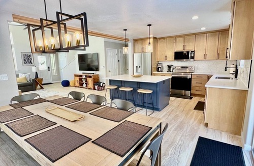 Ponderosa Trails House | Cozy Family retreat with large fenced backyard, Pet-Friendly, and Central Air!