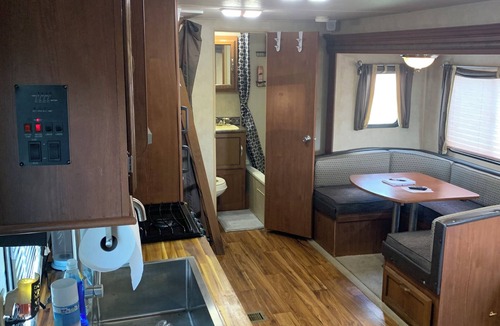 Grand Saline House | Cozy Family RV in charming Grand Saline with AC, WiFi, and triple Bunk bed.