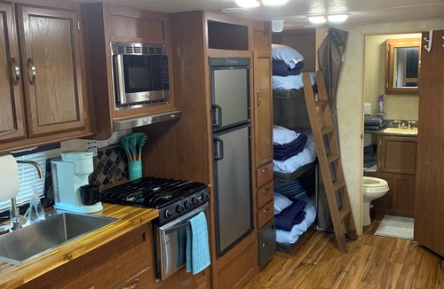 Grand Saline House | Cozy Family RV in charming Grand Saline with AC, WiFi, and triple Bunk bed.
