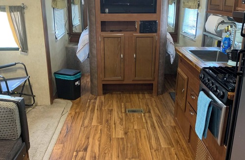 Grand Saline House | Cozy Family RV in charming Grand Saline with AC, WiFi, and triple Bunk bed.
