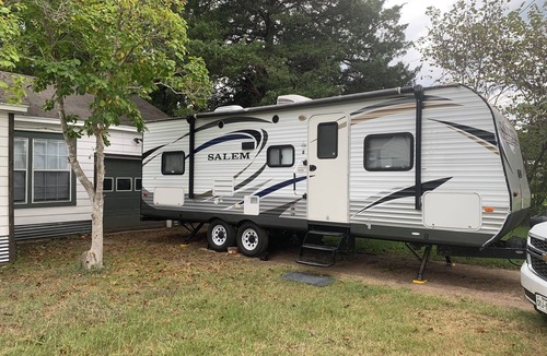 Grand Saline House | Cozy Family RV in charming Grand Saline with AC, WiFi, and triple Bunk bed.