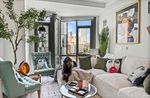 Shawmut Apartment | Cozy family suite in Boston with a pool and gym