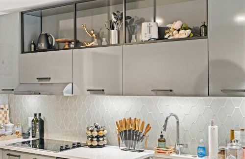 Shawmut Apartment | Cozy family suite in Boston with a pool and gym