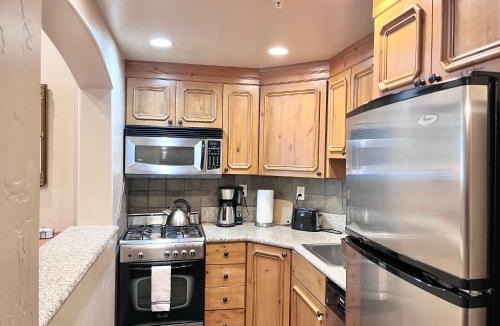 Zermatt Apartment | Cozy Family Zermatt King Villa with Kitchen Near Park City & Deer Valley Ski Resorts - 1085