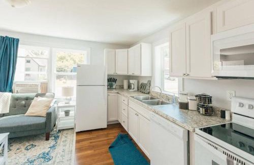 Bristol Apartment | Cozy Farmhouse Apartment in Bristol 2 bed 1 bath