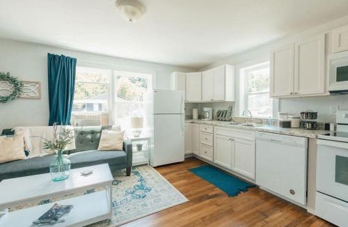 Bristol Apartment | Cozy Farmhouse Apartment in Bristol 2 bed 1 bath
