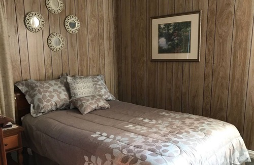 Wilkesboro House | Cozy Farmhouse close to the Country Club, MerleFest and Apple Festival