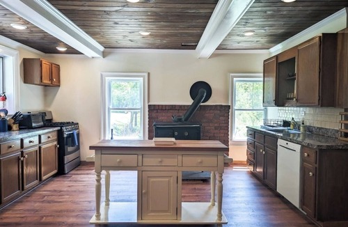 New Kingston Other | Cozy farmhouse getaway with modern amenities