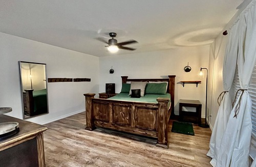 Rockwall House | Cozy Farmhouse on almost 2 Acres