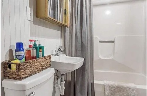 Olney Other | Cozy Farmhouse Retreat in Truxton - 2 bedrooms available