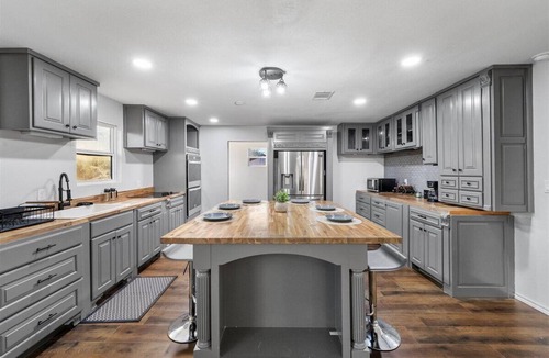 Del Valle Other | Cozy farmhouse w/Firepit l 5 min COTA l Pet Friendly
