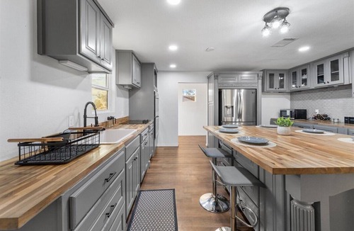 Del Valle Other | Cozy farmhouse w/Firepit l 5 min COTA l Pet Friendly