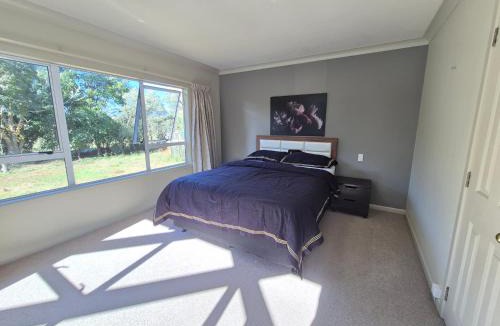 Pokeno House | Cozy FarmStay with Spa