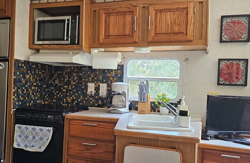 Clermont House | Cozy Fifth Wheel Haven