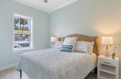 Sebastian Apartment | Cozy first floor waterside condo