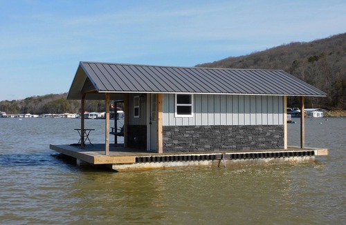 Rock Harbor Cabin | Cozy floating home, on Norris Lake